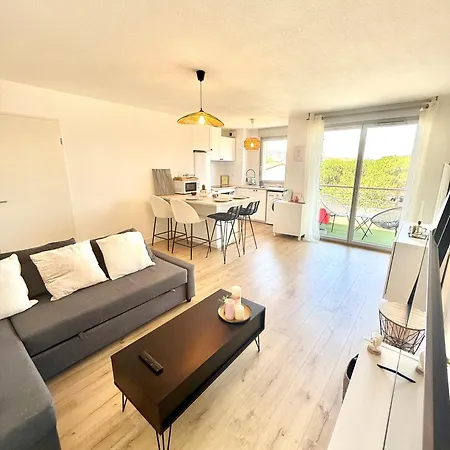 T2 Moderne - Parking - St-martin-du-touch *