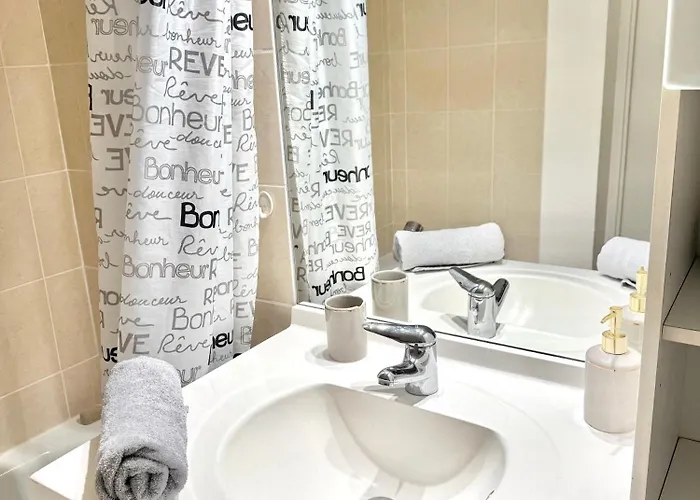 T2 Moderne - Parking - St-martin-du-touch *