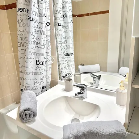 T2 Moderne - Parking - St-martin-du-touch *