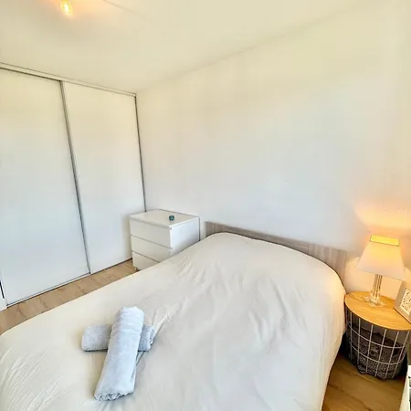 T2 Moderne - Parking - St-martin-du-touch